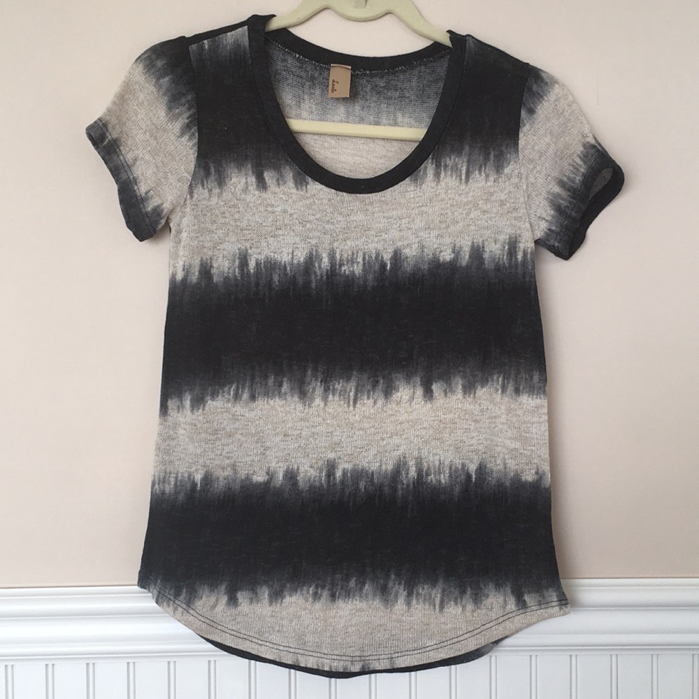 Black and Cream Striped Tee - Picture 3 of 4